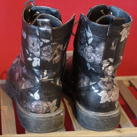 Boots - Picture 5 of 5